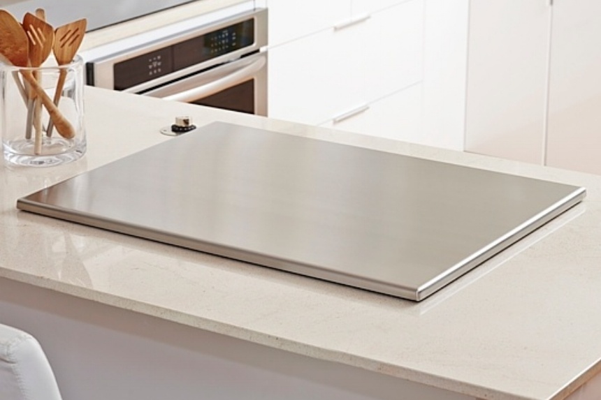 professional stainless steel appliance Teppanyaki style presentation